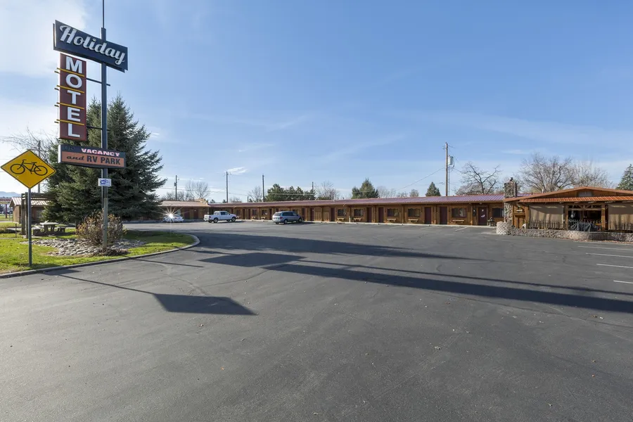 Holiday Motel & RV Park hotel detail image 2