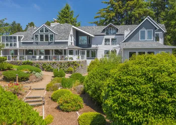 Ocean House hotel thumbnail 2