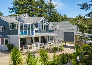 Ocean House hotel thumbnail 3