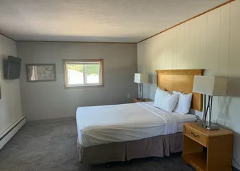 Maple Ridge Motel hotel thumbnail 4
