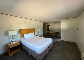 Maple Ridge Motel hotel thumbnail 5