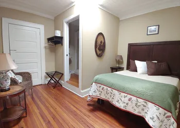 Iron Horse Station hotel thumbnail 3