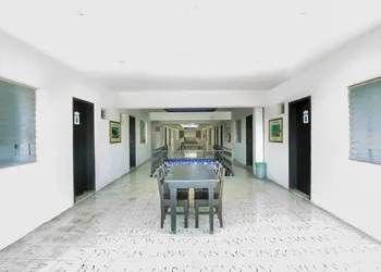 OYO Hotel Cristal hotel thumbnail 4