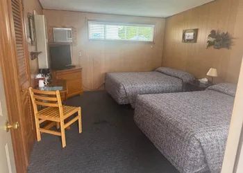 Blue Spruce Motel hotel thumbnail 4