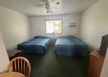 Blue Spruce Motel hotel thumbnail 7