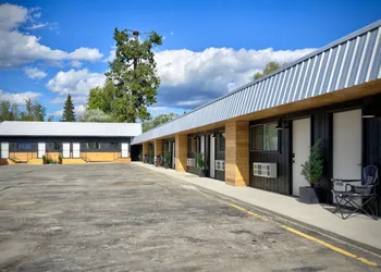 Outdoors Inn hotel thumbnail 2