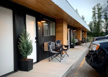 Outdoors Inn hotel thumbnail 3