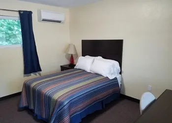 Windsor Crossroads Motel hotel thumbnail 6