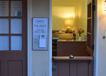Beachcomber Inn hotel thumbnail 3