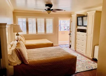 Beachcomber Inn hotel thumbnail 5