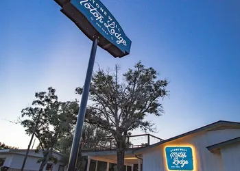 Stonewall Motor Lodge hotel thumbnail 4