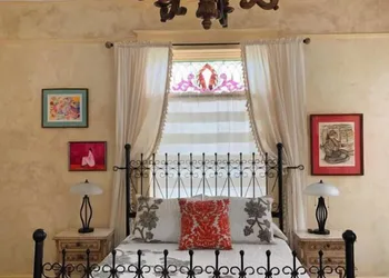 Laredo Mansion hotel thumbnail 3