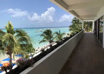 Cuxos Hotel Beachfront hotel thumbnail 3
