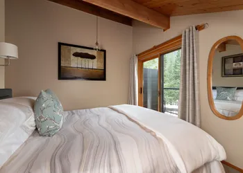 Mount Robson Mountain River Lodge hotel thumbnail 7
