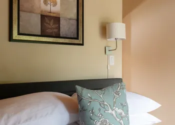 Mount Robson Mountain River Lodge hotel thumbnail 8
