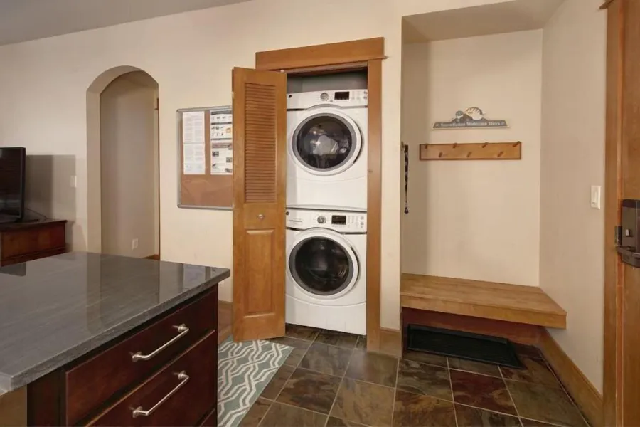 Premier 2 Bedroom Ski in, Ski out Lone Eagle Condo With the Best Access to Skiing in Keystone hotel detail image 6