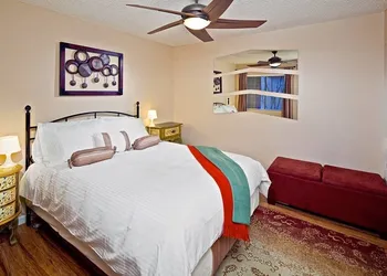 Tempe Escape · Prime Location, Sparkling Pool, Bbq, Tennis Court hotel thumbnail 2