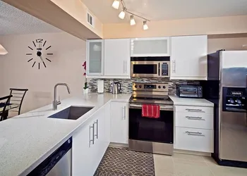 Tempe Escape · Prime Location, Sparkling Pool, Bbq, Tennis Court hotel thumbnail 4