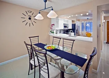 Tempe Escape · Prime Location, Sparkling Pool, Bbq, Tennis Court hotel thumbnail 5
