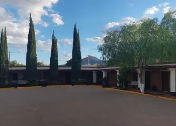 Motel Colonial hotel thumbnail 2
