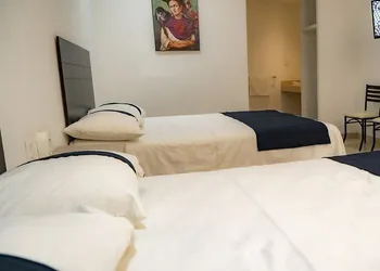 Suites Milán Room hotel thumbnail 2