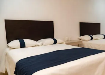 Suites Milán Room hotel thumbnail 4