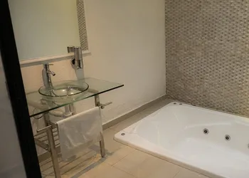 Suites Milán Room hotel thumbnail 7