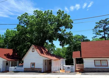 Log Cabin Inn hotel thumbnail 2