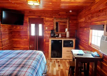 Log Cabin Inn hotel thumbnail 3