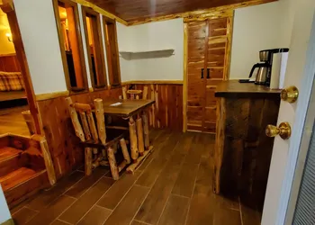 Log Cabin Inn hotel thumbnail 4