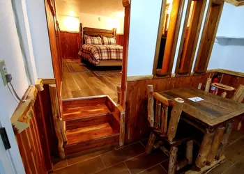 Log Cabin Inn hotel thumbnail 5