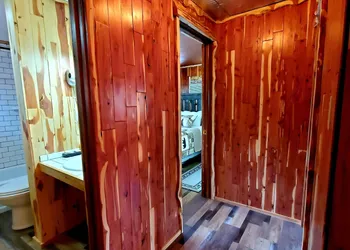 Log Cabin Inn hotel thumbnail 7