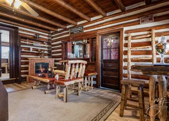 Log Cabin Inn hotel thumbnail 8