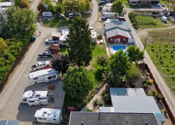 Maple Leaf Motel & RV Resort hotel thumbnail 2
