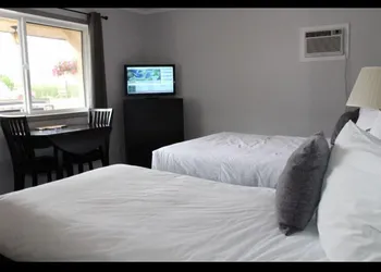 Maple Leaf Motel & RV Resort hotel thumbnail 3