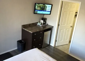 Maple Leaf Motel & RV Resort hotel thumbnail 6
