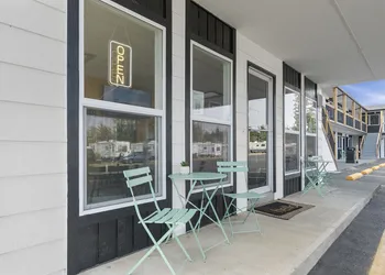 Silver Sands Motel hotel thumbnail 2