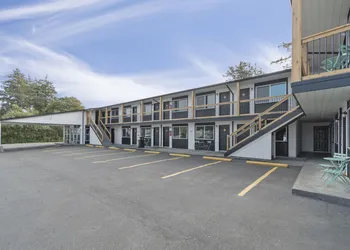 Silver Sands Motel hotel thumbnail 3