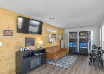 Silver Sands Motel hotel thumbnail 7