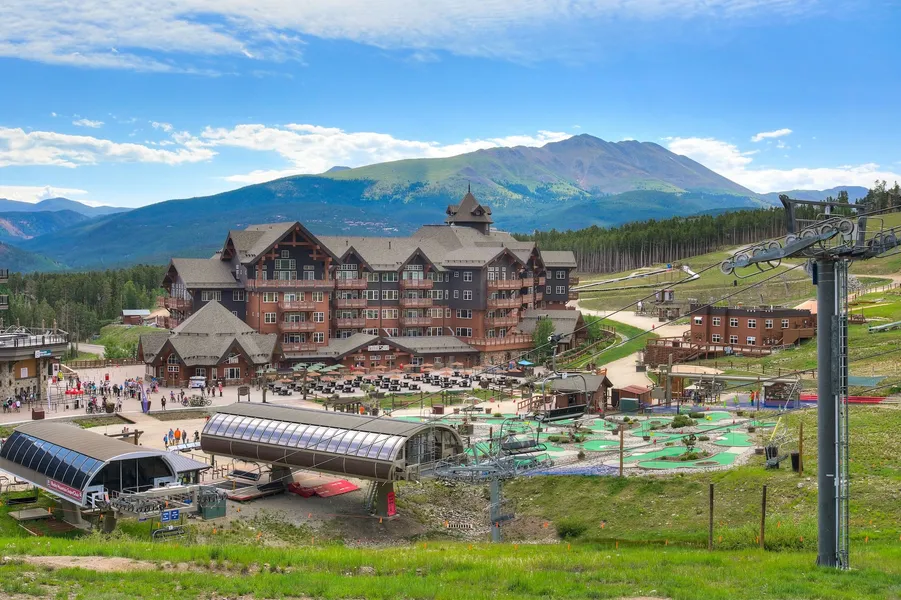 One Ski Hill Place, a RockResort, by Vail Resorts hotel detail image 6