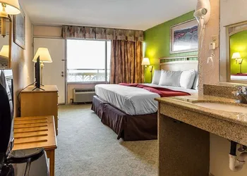South Bay INN hotel thumbnail 8