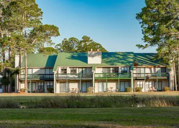 Crown Resorts at Hickory Hills hotel thumbnail 2