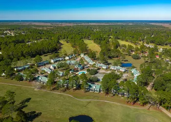 Crown Resorts at Hickory Hills hotel thumbnail 5