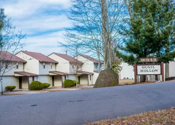 Crown Resorts at The Poconos hotel thumbnail 3