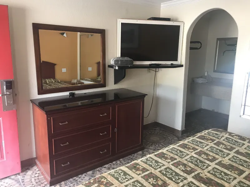 Regency Inn and Suites hotel detail image 6