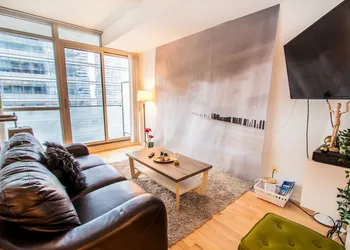 MiCasa Suites - Stylish Condo in Maple Leaf Square hotel thumbnail 4