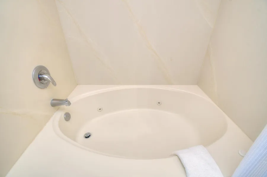 Horizon at 77th Avenue North by Palmetto Vacations hotel detail image 6