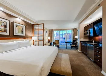 Penthouse Suite with Strip View at The Signature At MGM Grand hotel thumbnail 2