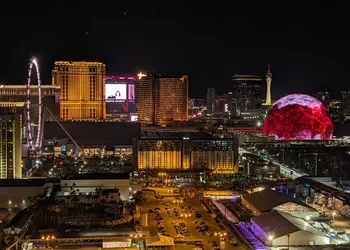Penthouse Suite with Strip View at The Signature At MGM Grand hotel thumbnail 4