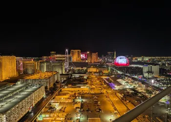 Penthouse Suite with Strip View at The Signature At MGM Grand hotel thumbnail 6